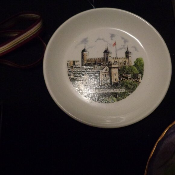 OLD MONEY JUNK DRAWER VINTAGE PORCELAIN POTTERY DOLL ORNAMENT RIBBON ETC. LOT - Picture 4 of 16